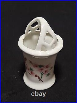 Chinese Porcelain Vase. Set of three Height 14,5 -14 centimeters. Bird flowers